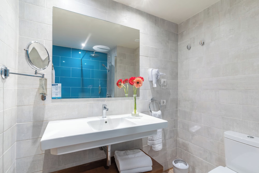 HOVIMA La Pinta Beachfront Family Hotel — Hotel rooms in Costa Adeje, Canary Islands