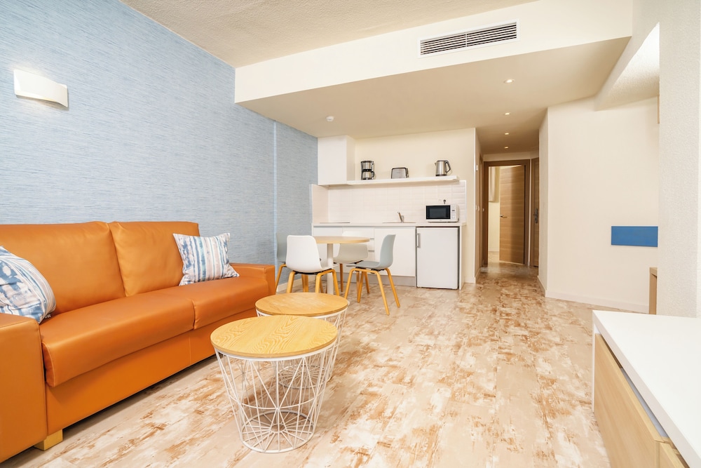 HOVIMA La Pinta Beachfront Family Hotel — Hotel rooms in Costa Adeje, Canary Islands