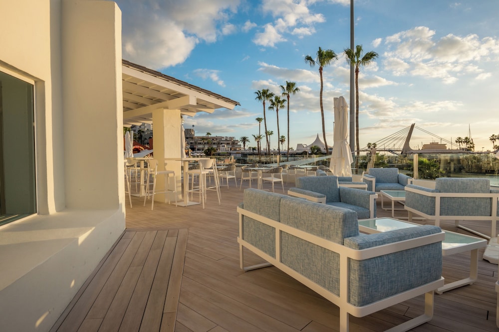 HOVIMA La Pinta Beachfront Family Hotel — Restaurant & bars in Costa Adeje, Canary Islands