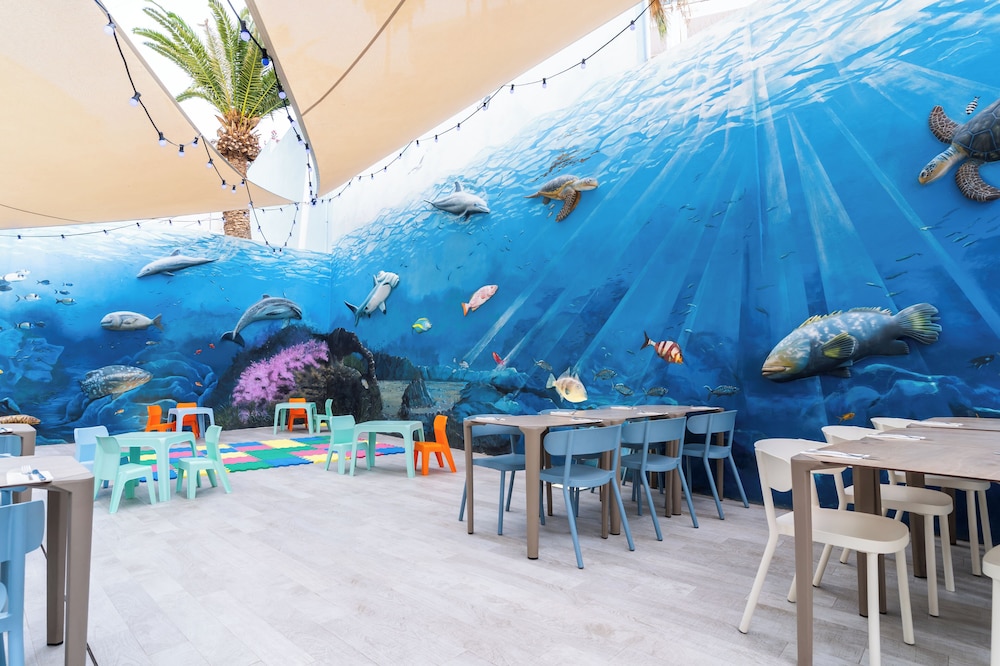 HOVIMA La Pinta Beachfront Family Hotel — Restaurant & bars in Costa Adeje, Canary Islands