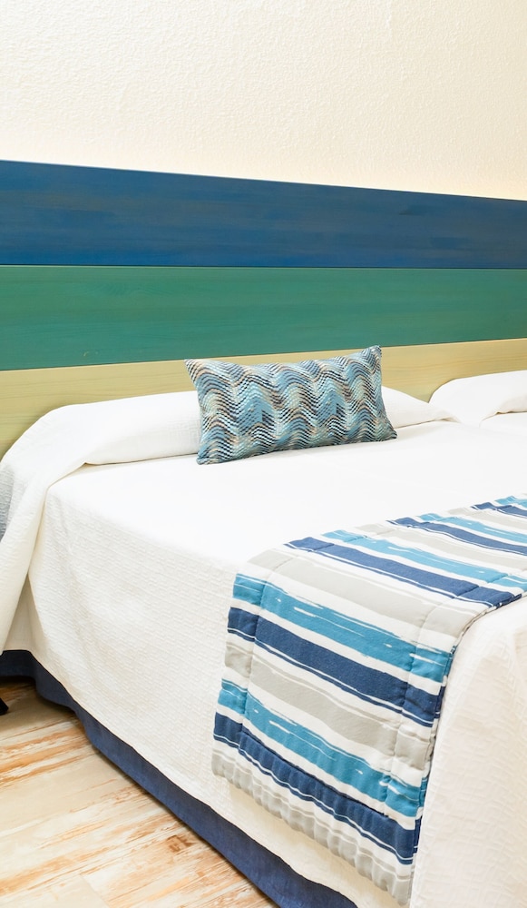 HOVIMA La Pinta Beachfront Family Hotel — Hotel rooms in Costa Adeje, Canary Islands