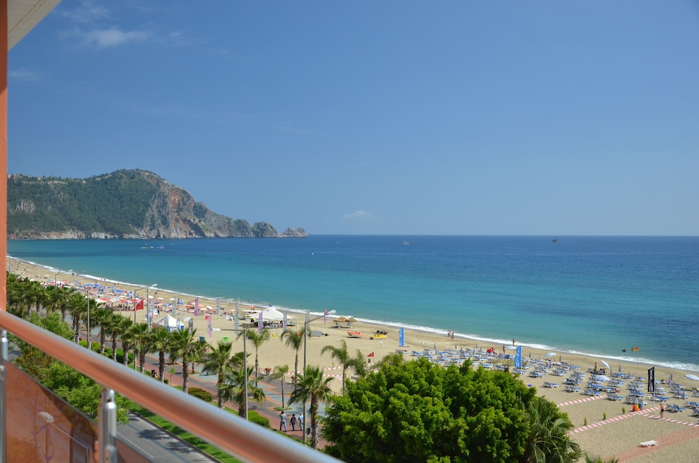 Kleopatra Balik Hotel — Beach in Alanya