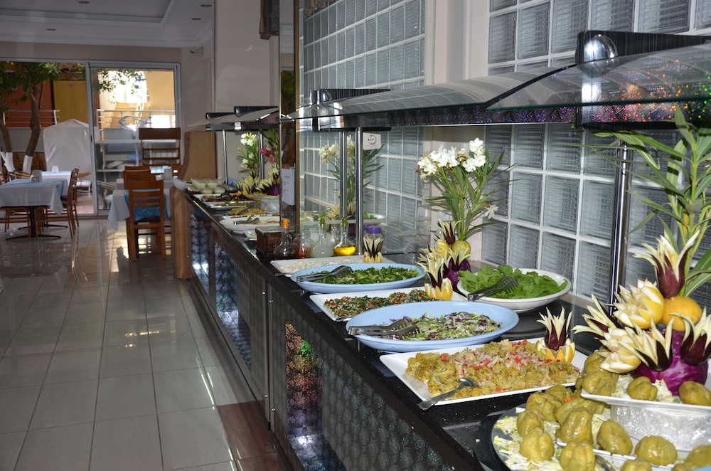 Kleopatra Balik Hotel — Restaurant & bars in Alanya