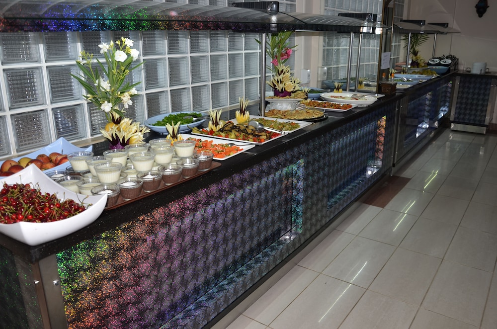 Kleopatra Balik Hotel — Restaurant & bars in Alanya