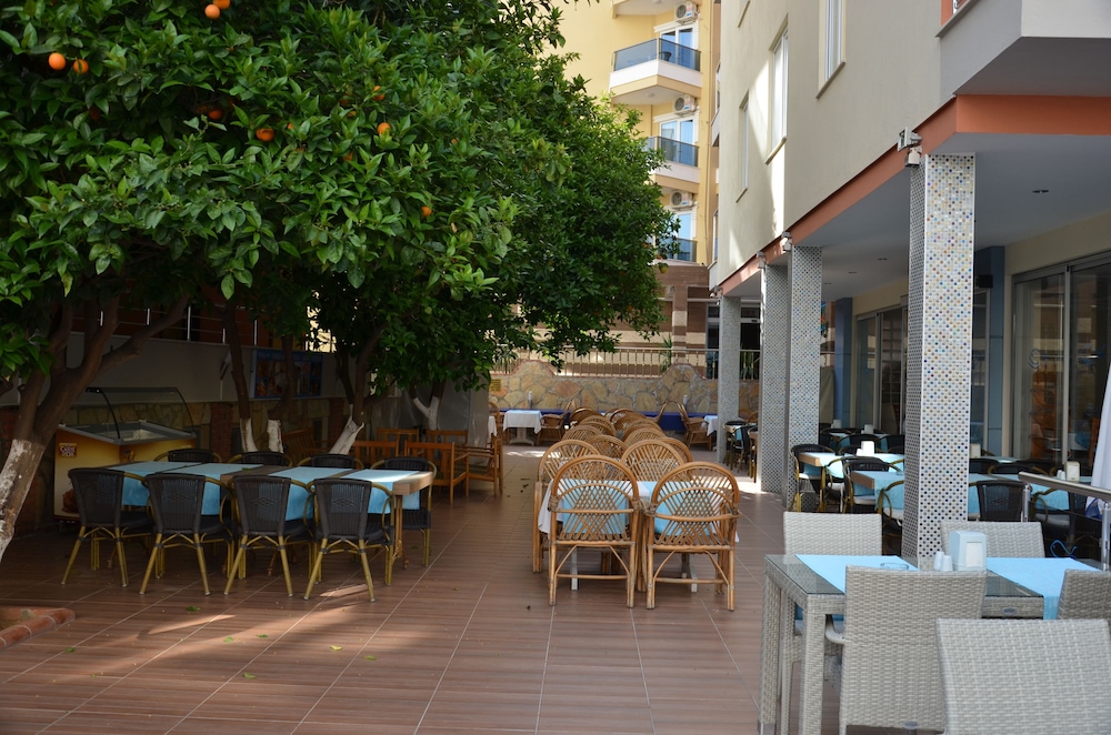 Kleopatra Balik Hotel — Restaurant & bars in Alanya