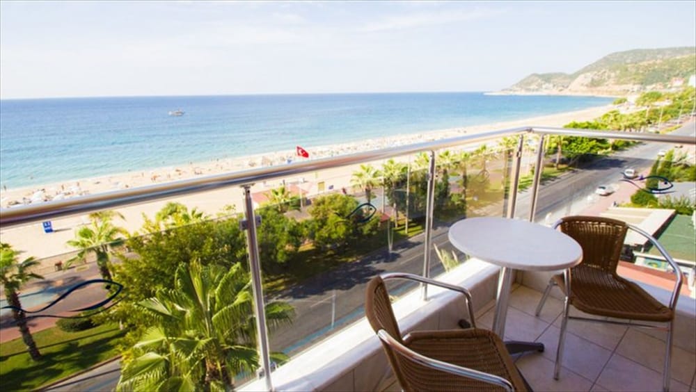 Kleopatra Balik Hotel — Beach in Alanya