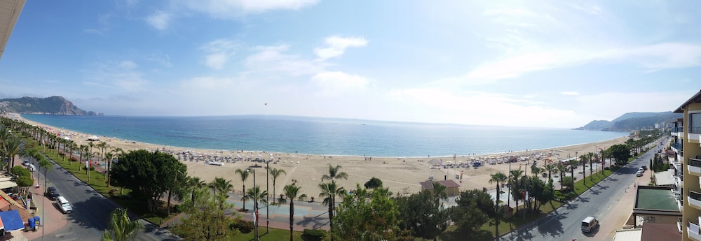 Kleopatra Balik Hotel — Beach in Alanya