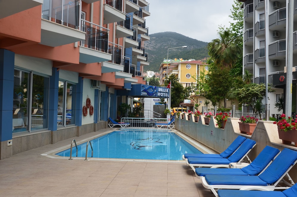 Kleopatra Balik Hotel — Swimming pool in Alanya
