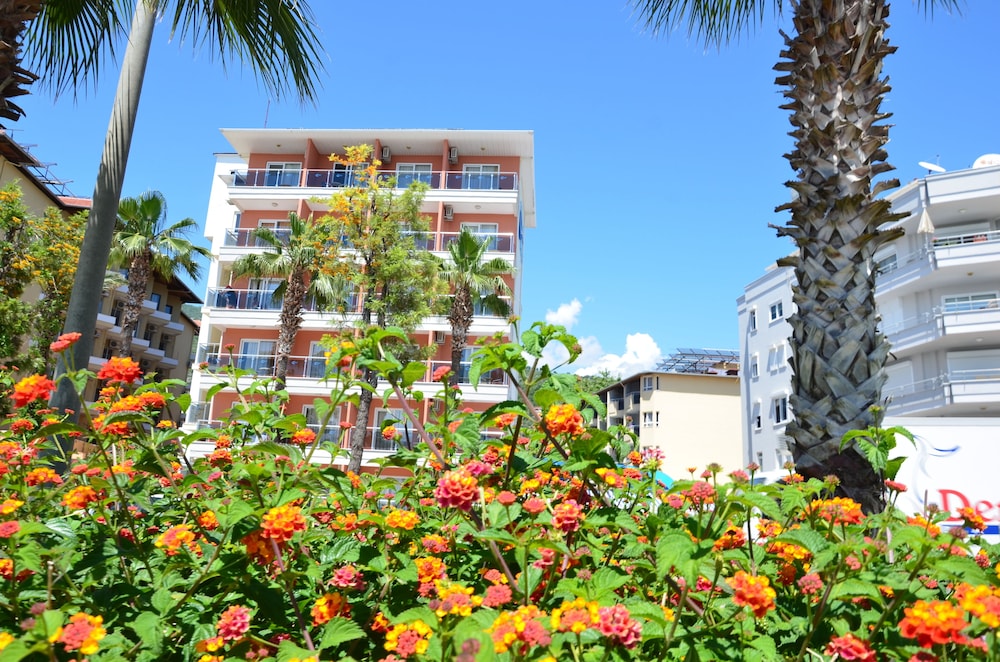 Kleopatra Balik Hotel — Hotel building in Alanya