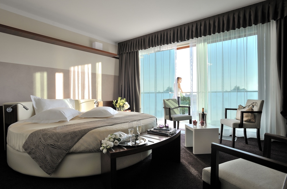 Aqualux Hotel Spa & Suite — Hotel rooms in Bardolino, Veneto