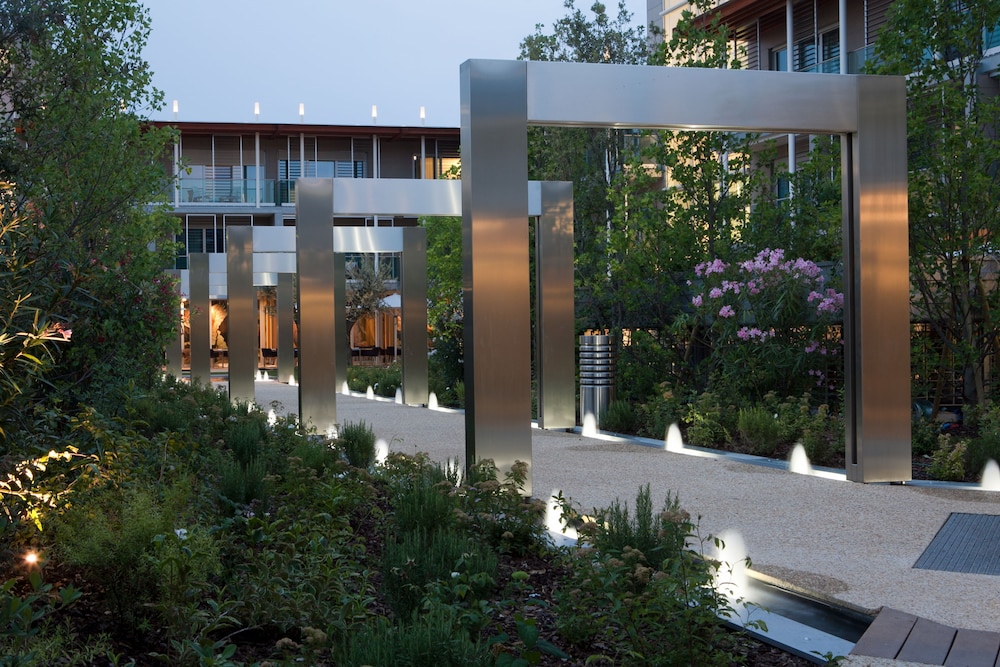 Aqualux Hotel Spa & Suite — Hotel building in Bardolino, Veneto