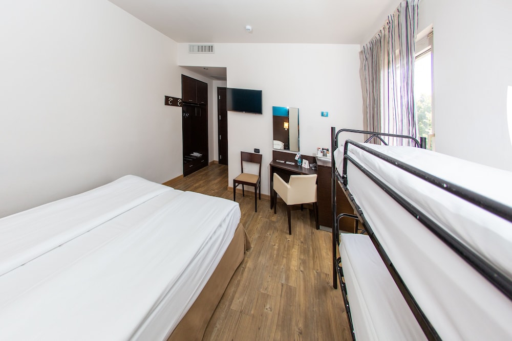 Hotel Bonotto — Hotel rooms in Desenzano del Garda, Lombardy