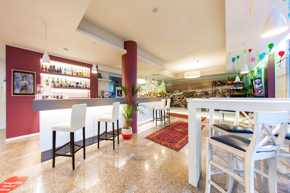 Hotel Bonotto — Restaurant & bars in Desenzano del Garda, Lombardy