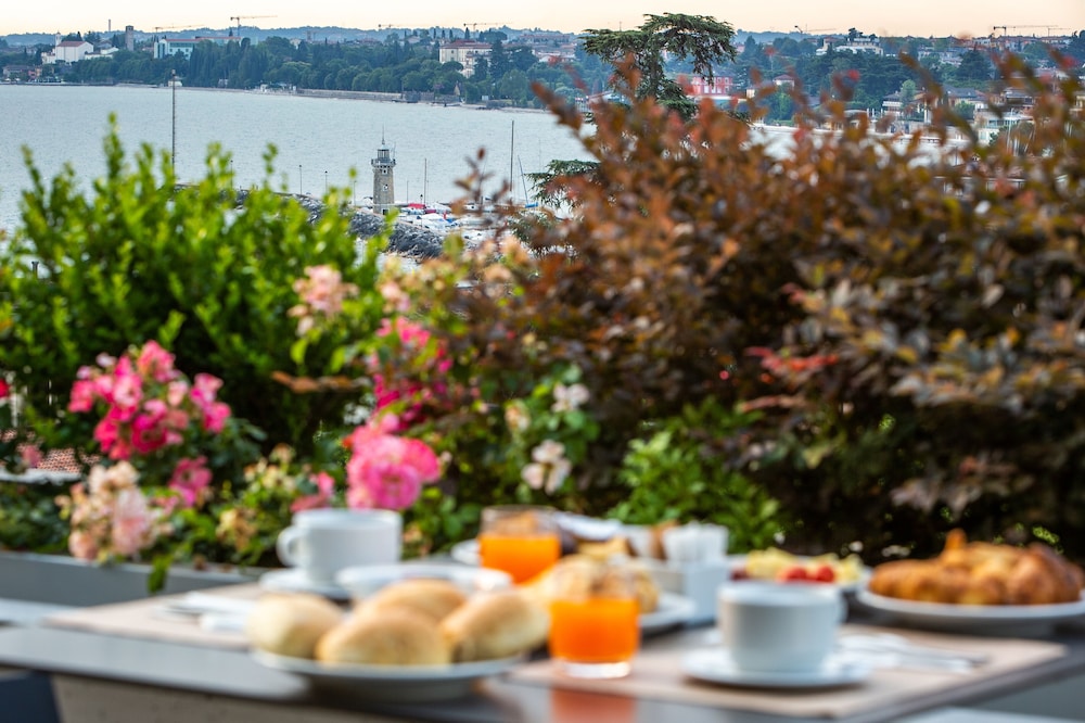 Hotel Bonotto — Restaurant & bars in Desenzano del Garda, Lombardy