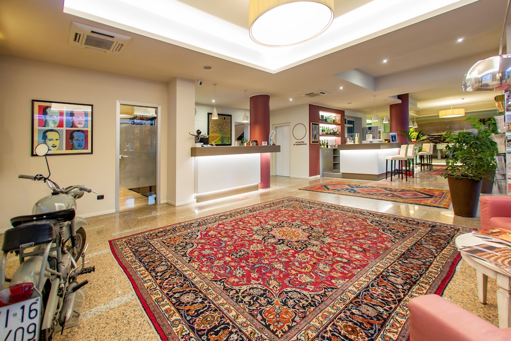 Hotel Bonotto — Restaurant & bars in Desenzano del Garda, Lombardy