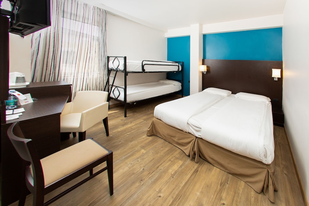 Hotel Bonotto — Hotel rooms in Desenzano del Garda, Lombardy