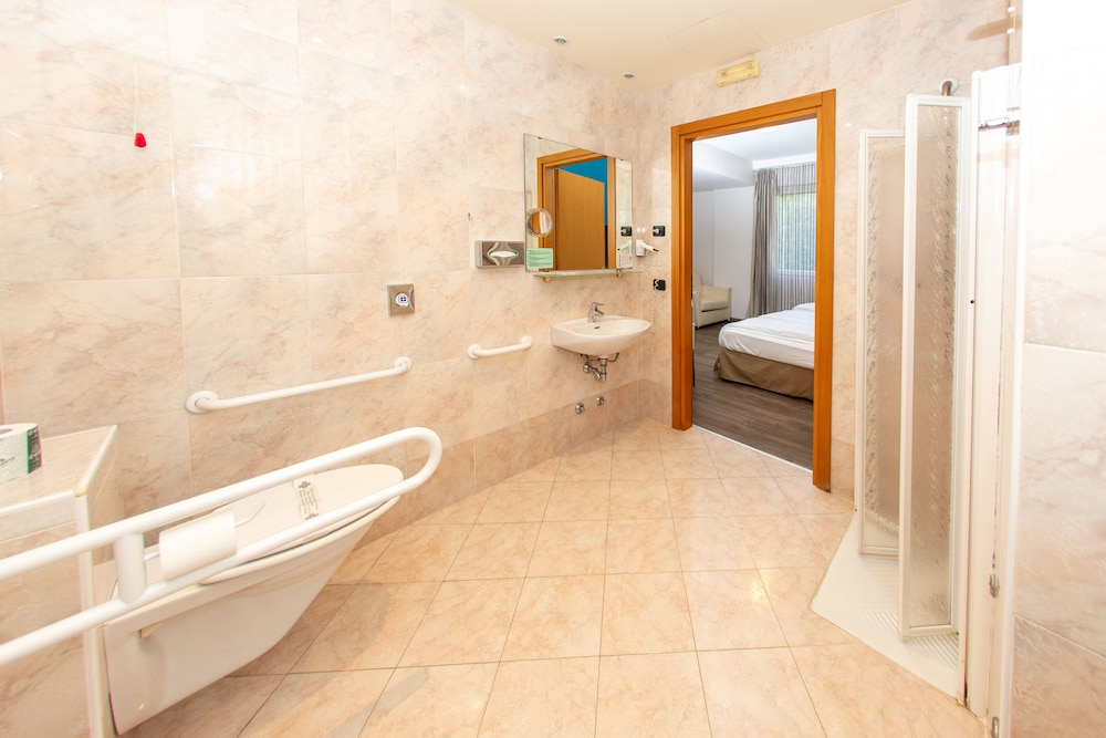 Hotel Bonotto — Hotel rooms in Desenzano del Garda, Lombardy