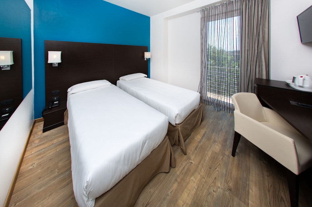 Hotel Bonotto — Hotel rooms in Desenzano del Garda, Lombardy