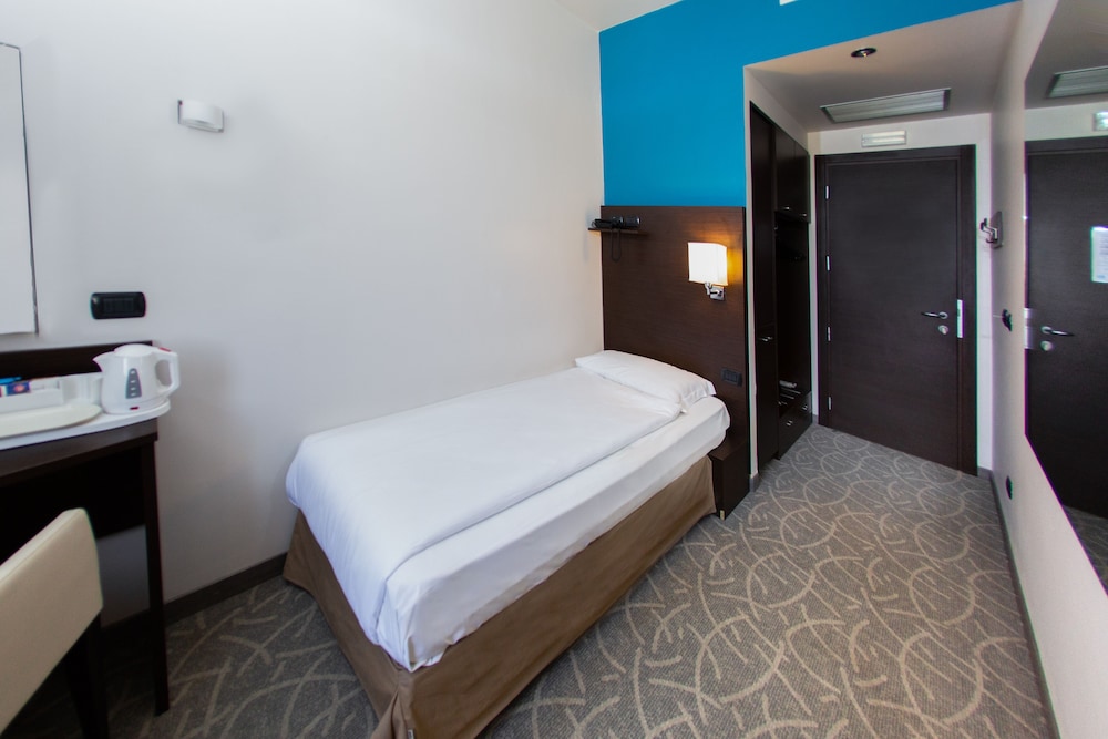 Hotel Bonotto — Hotel rooms in Desenzano del Garda, Lombardy