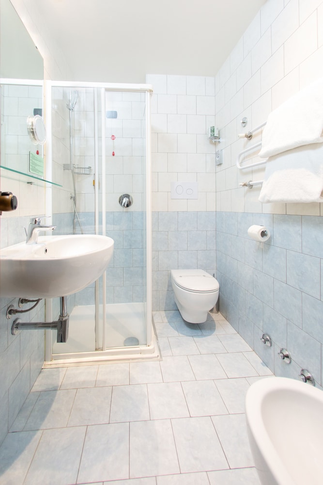 Hotel Bonotto — Hotel rooms in Desenzano del Garda, Lombardy