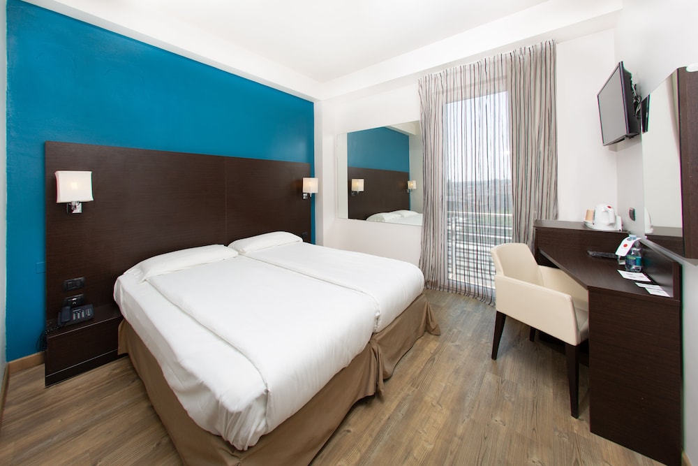 Hotel Bonotto — Hotel rooms in Desenzano del Garda, Lombardy