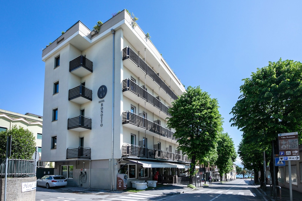 Hotel Bonotto — Hotel building in Desenzano del Garda, Lombardy