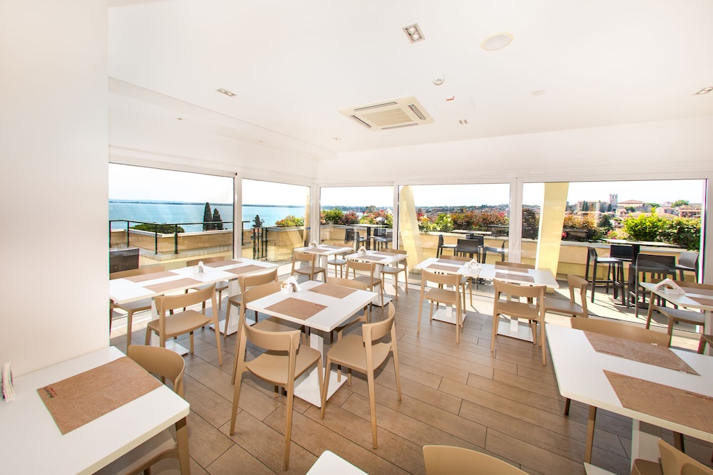 Hotel Bonotto — Restaurant & bars in Desenzano del Garda, Lombardy