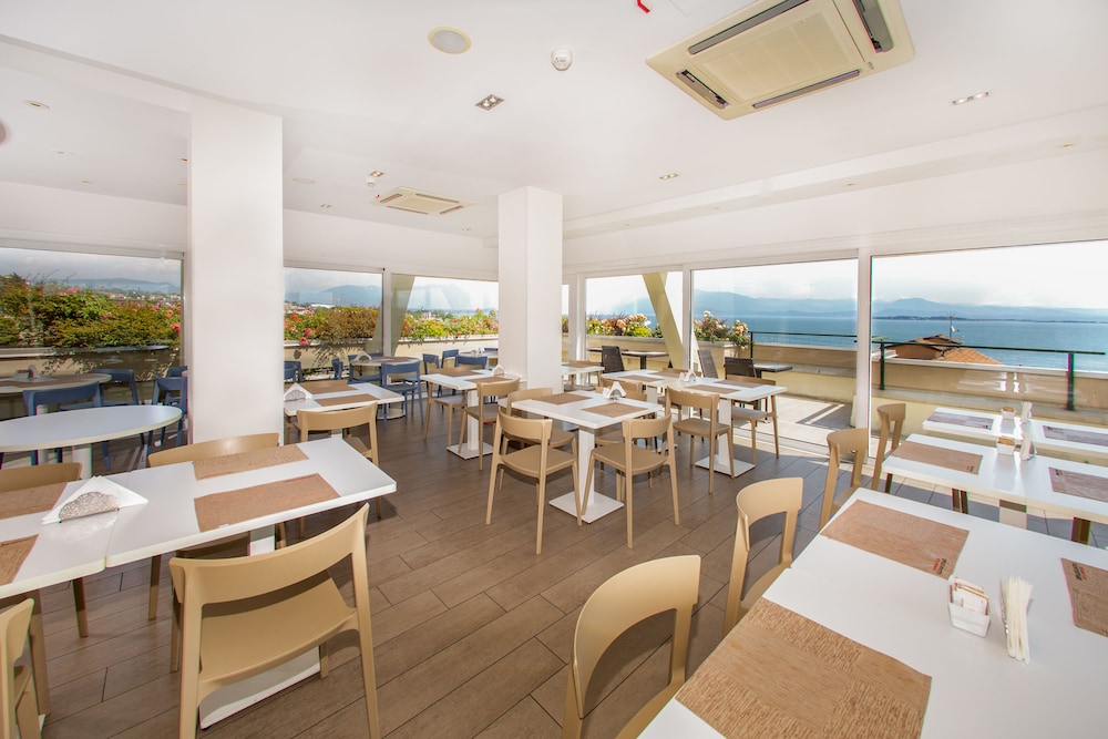 Hotel Bonotto — Restaurant & bars in Desenzano del Garda, Lombardy