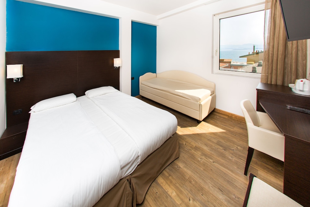 Hotel Bonotto — Hotel rooms in Desenzano del Garda, Lombardy