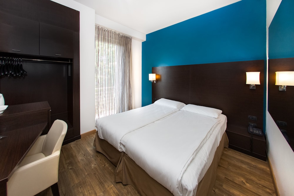 Hotel Bonotto — Hotel rooms in Desenzano del Garda, Lombardy