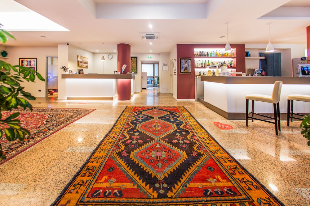 Hotel Bonotto — Restaurant & bars in Desenzano del Garda, Lombardy
