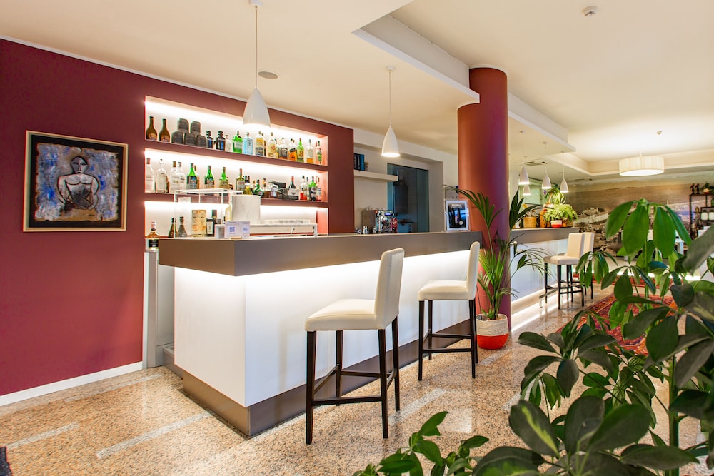 Hotel Bonotto — Restaurant & bars in Desenzano del Garda, Lombardy