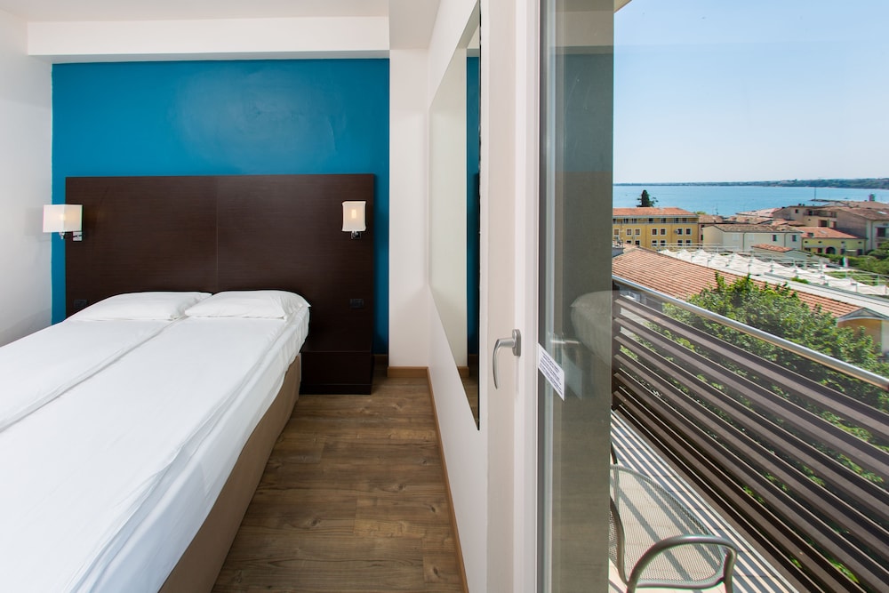 Hotel Bonotto — Hotel rooms in Desenzano del Garda, Lombardy