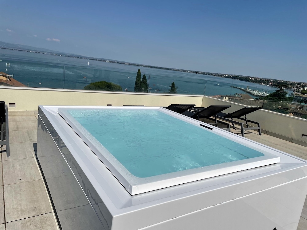 Hotel Bonotto — Swimming pool in Desenzano del Garda, Lombardy