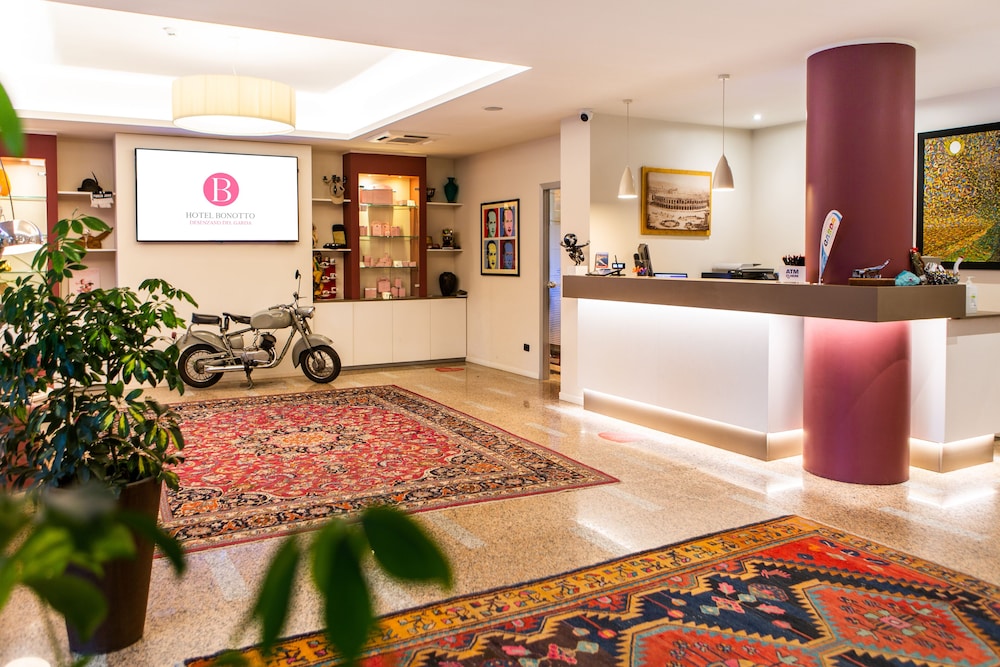 Hotel Bonotto — Hotel building in Desenzano del Garda, Lombardy