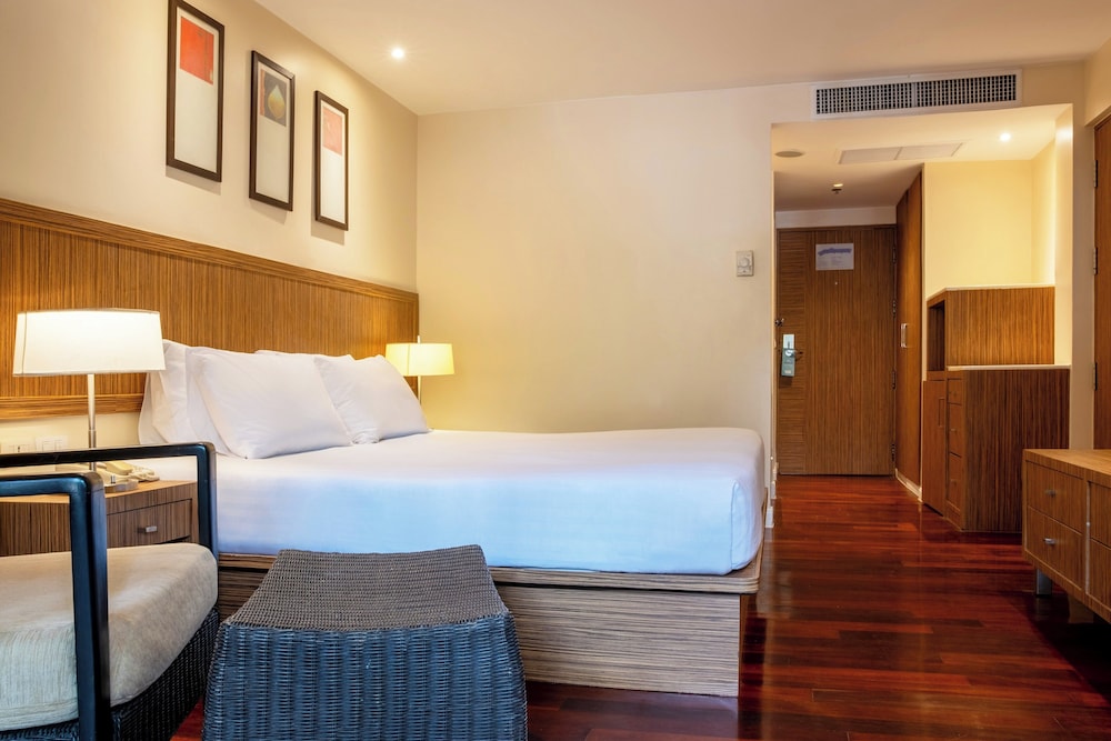 Holiday Inn Resort Phuket Surin Beach by IHG — Hotel rooms in Bang Tao Beach, Phuket Province