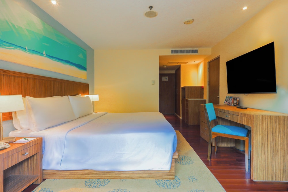 Holiday Inn Resort Phuket Surin Beach by IHG — Hotel rooms in Bang Tao Beach, Phuket Province