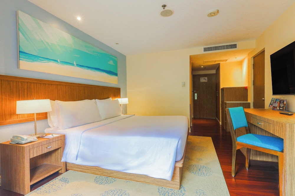 Holiday Inn Resort Phuket Surin Beach by IHG — Hotel rooms in Bang Tao Beach, Phuket Province
