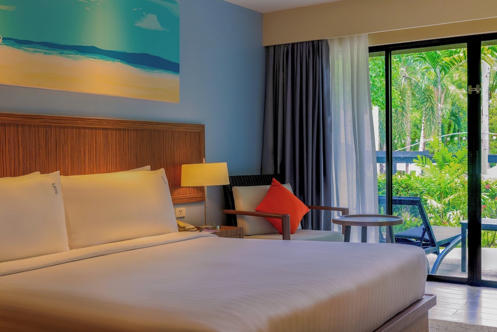 Holiday Inn Resort Phuket Surin Beach by IHG — Hotel rooms in Bang Tao Beach, Phuket Province