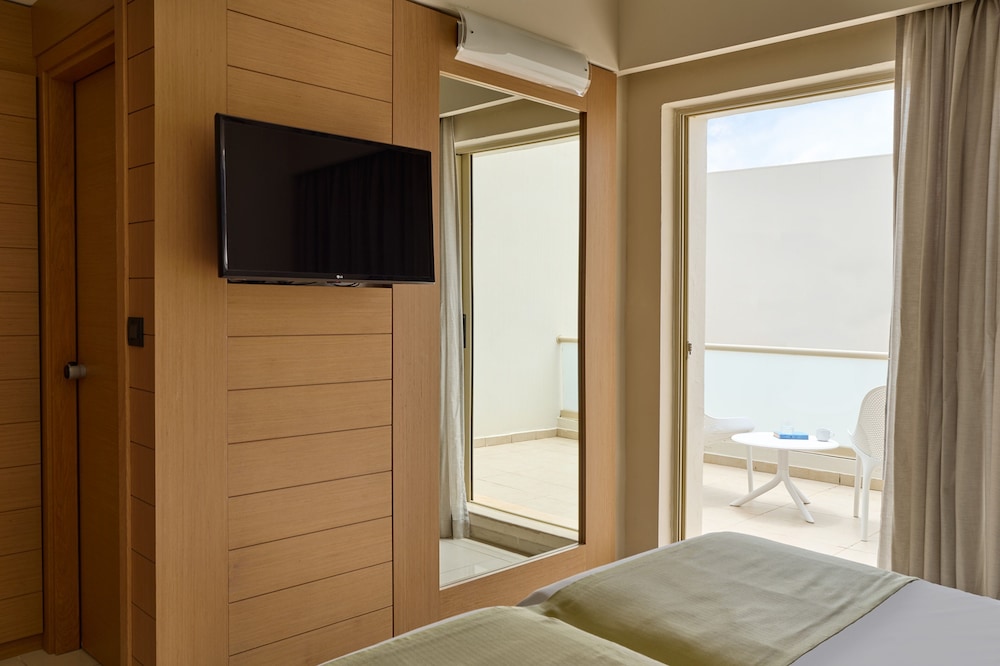 Atlantica Amalthia Beach Hotel – Adults only — Hotel rooms in Chania