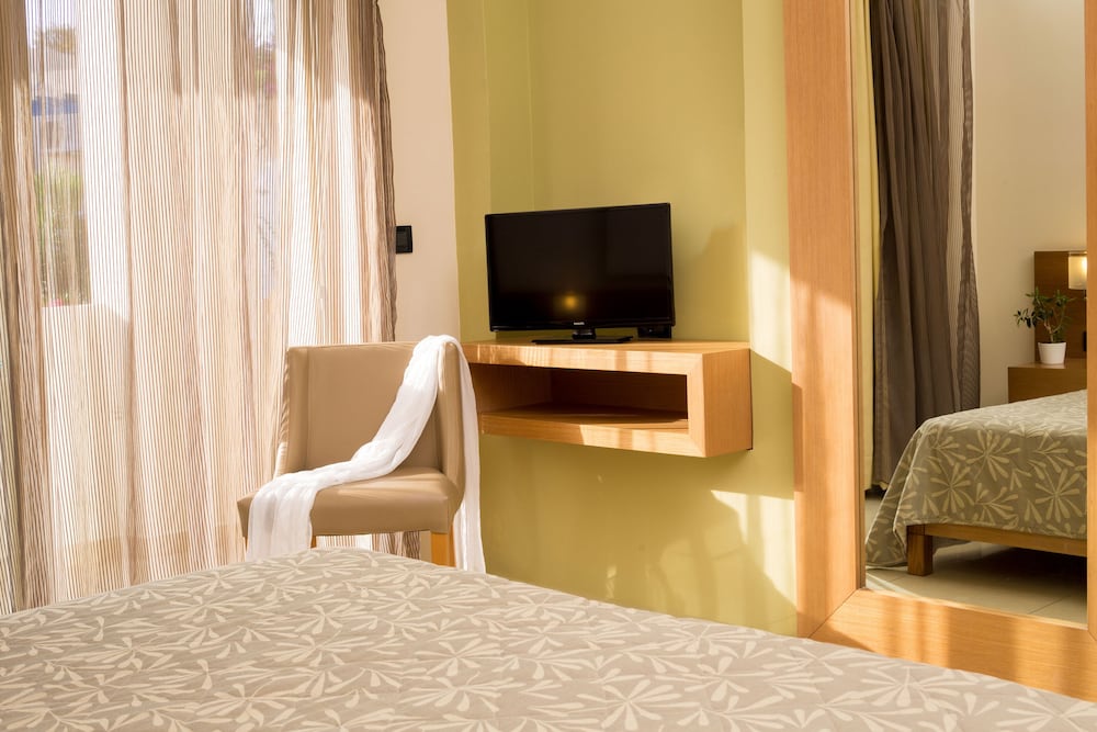 Atlantica Amalthia Beach Hotel – Adults only — Hotel rooms in Chania