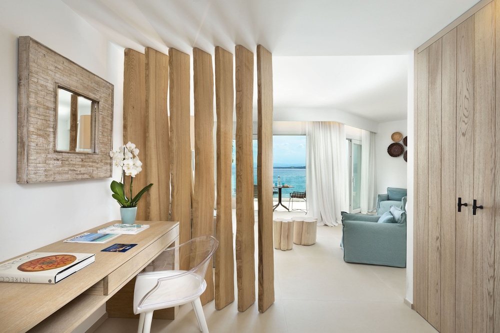 Gabbiano Azzurro Hotel & Suites — Hotel rooms in Golfo Aranci, Sardinia