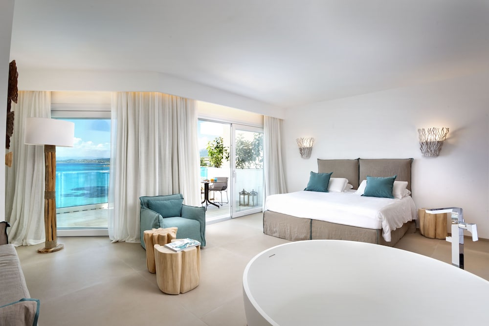 Gabbiano Azzurro Hotel & Suites — Hotel rooms in Golfo Aranci, Sardinia