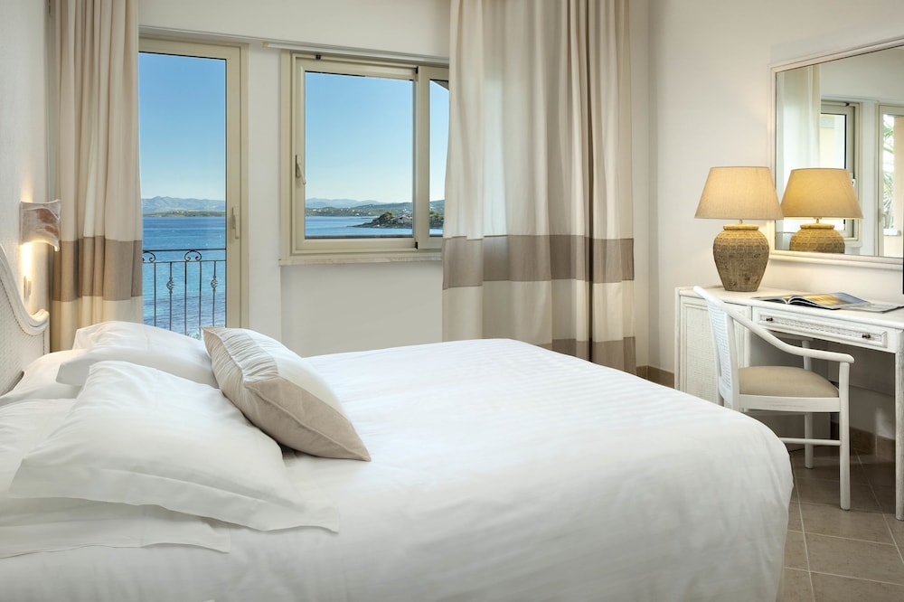 Gabbiano Azzurro Hotel & Suites — Hotel rooms in Golfo Aranci, Sardinia
