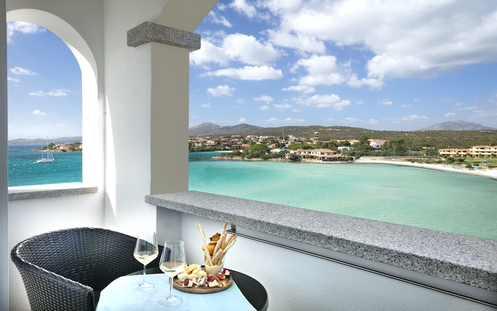 Gabbiano Azzurro Hotel & Suites — Hotel rooms in Golfo Aranci, Sardinia