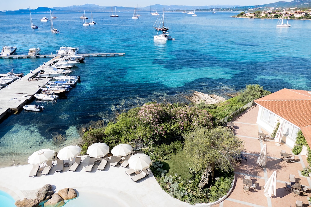 Gabbiano Azzurro Hotel & Suites — Swimming pool in Golfo Aranci, Sardinia