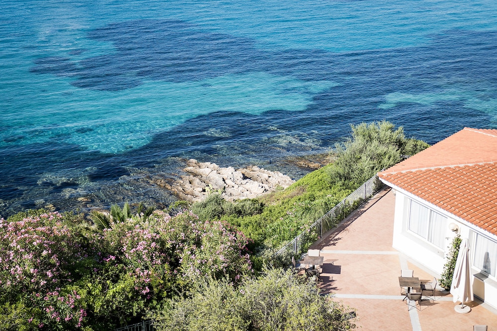 Gabbiano Azzurro Hotel & Suites — Hotel building in Golfo Aranci, Sardinia
