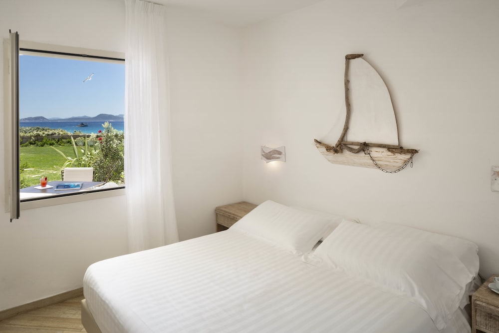 Gabbiano Azzurro Hotel & Suites — Hotel rooms in Golfo Aranci, Sardinia
