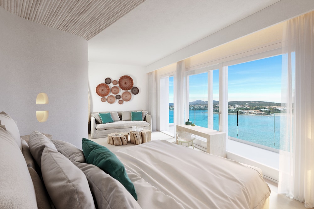 Gabbiano Azzurro Hotel & Suites — Hotel rooms in Golfo Aranci, Sardinia