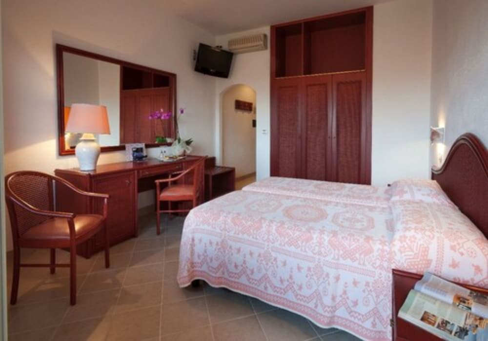 Gabbiano Azzurro Hotel & Suites — Hotel rooms in Golfo Aranci, Sardinia